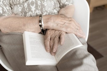 hands-4344705__340.jpg