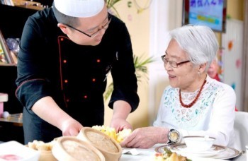 55歲農(nóng)村老人買啥保險好