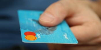 工行信用卡凍結(jié)了還收年費嗎 還能還款嗎