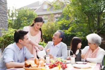 給小孩買意外,醫(yī)療,重疾險一年交多少錢