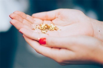 勞動(dòng)保險(xiǎn)一年要交多少錢？保障內(nèi)容是什么？