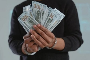 信用卡有欠款可以貸款買車么？有什么影響？
