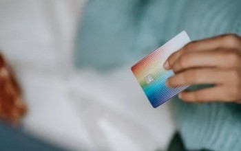 人死了信用卡欠款用家屬償還嗎