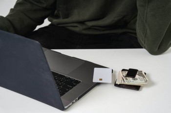 不看征信好批的信用卡有嗎？上征信可以貸款嗎？