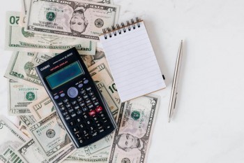 刷信用卡影響征信報(bào)告嗎？逾期多久會上征信？