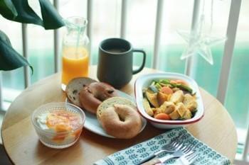 保險人員出錢幫人買保險