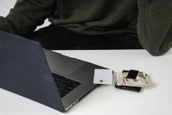 信用卡違約金是逾期嗎