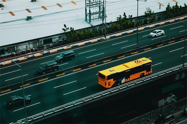保險退保是怎么計算方法的？是直接退原來的卡上嗎？