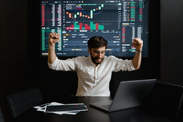 信用卡逾期1天會(huì)上信用黑名單嗎？怎么算利息？