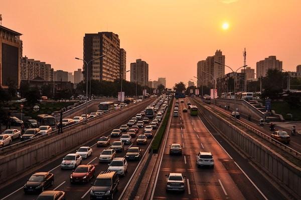 車撞人了保險(xiǎn)公司如何理賠？醫(yī)藥費(fèi)用由誰(shuí)墊付？