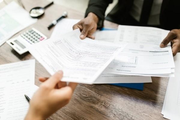 社保繳費(fèi)滿15年就可以不繳了嗎？可以提前退休嗎？