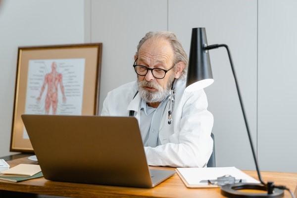 2023年目前最好的百萬醫(yī)療險排名！這些70歲也能買！