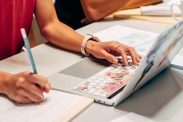 社保卡和醫(yī)?？ǖ膮^(qū)別是什么？社?？ㄈ珖ㄓ脝幔?>
                                            </div>
                                        </a>
                                        <h2 class=