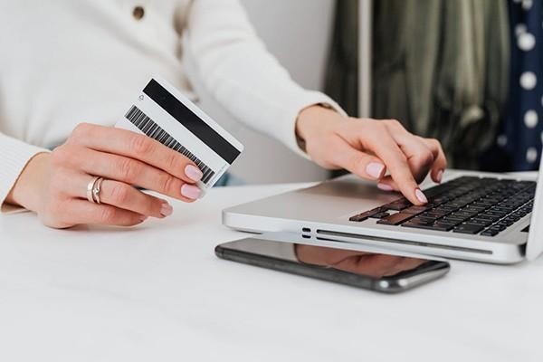 廣州信用卡逾期后協(xié)商還款流程是什么？逾期可以停息掛賬嗎