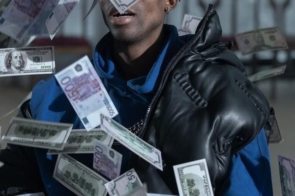 信用卡逾期銀行會(huì)寄信封嗎？逾期被起訴怎么辦