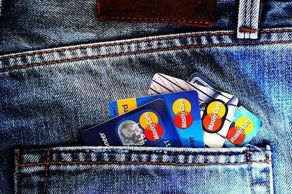 信用卡逾期被銀行注銷怎么辦？被注銷了怎么還錢