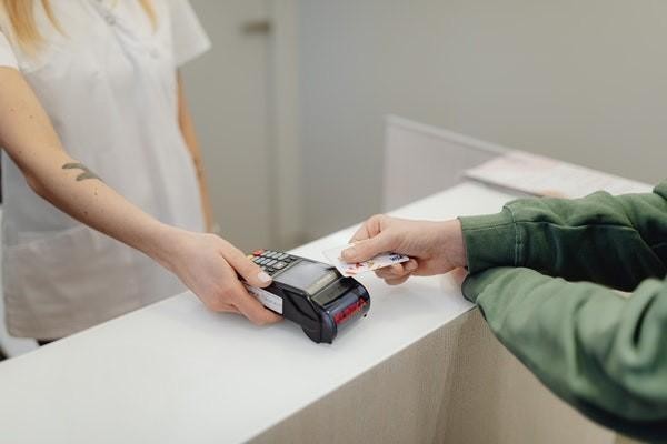 信用卡借10000一個(gè)月利息多少？還不上會(huì)影響信用嗎