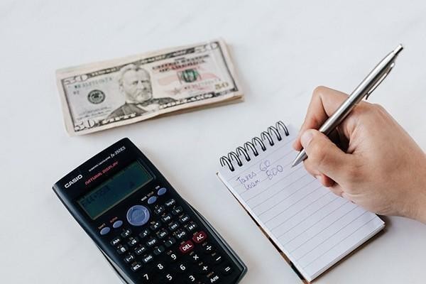 因為網(wǎng)貸被公司辭退是真的嗎？逾期會上門走訪嗎