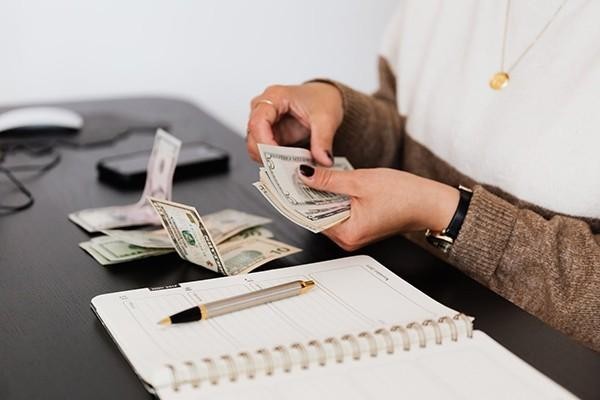 消費金融欠款怎么查詢？欠款多少會被起訴？