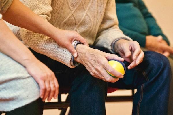 政府統(tǒng)一買的60歲以上意外險可以賠償多少？怎么報？
