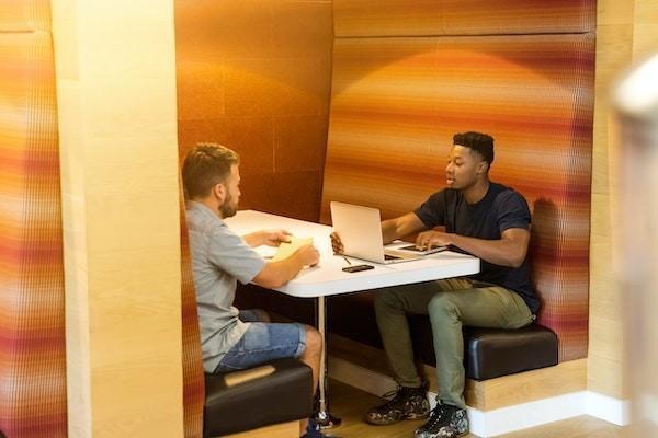 給員工買了意外險還要公司賠償嗎？給員工買意外險計入什么費(fèi)用？