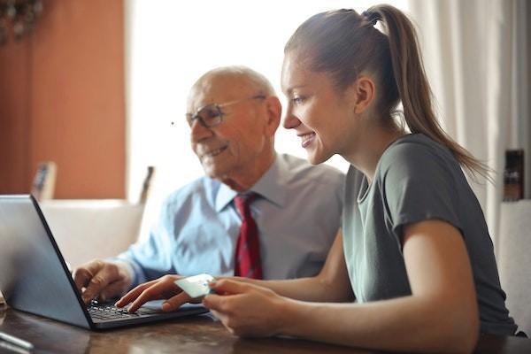 五險一金的養(yǎng)老金60歲后一般多少？什么時候領(lǐng)？
