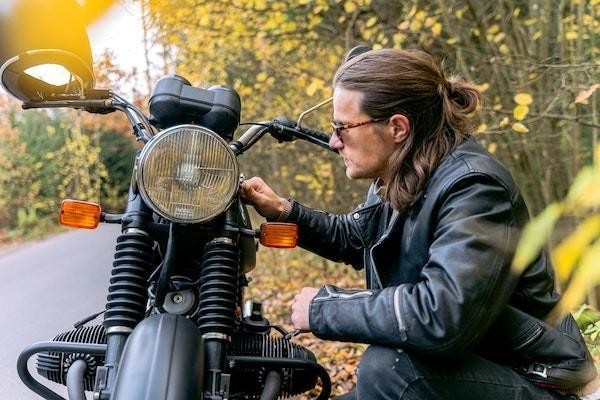 自己騎車撞了意外險報銷嗎