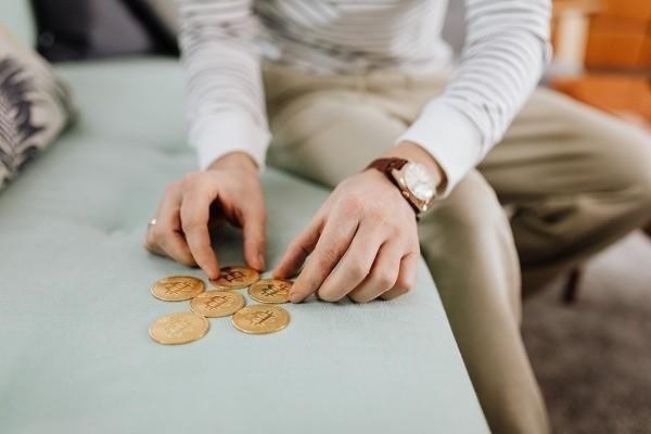 平安信用卡逾期怎么一次性結(jié)清分期還款，銀行信用卡逾期還款后還會(huì)催收嗎