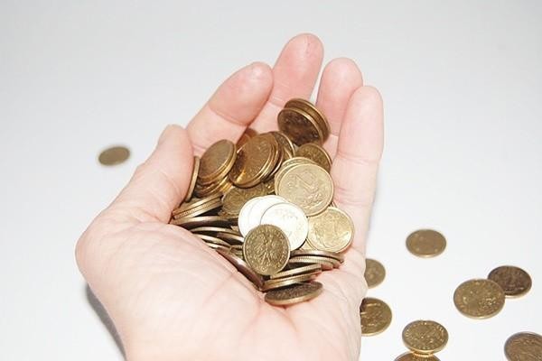 信用卡逾期一天違約金可以減免嗎，影響后續(xù)借款額度嗎