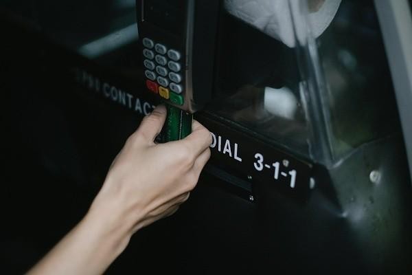 招商銀行信用卡逾期費用怎么退回，被起訴了怎么辦