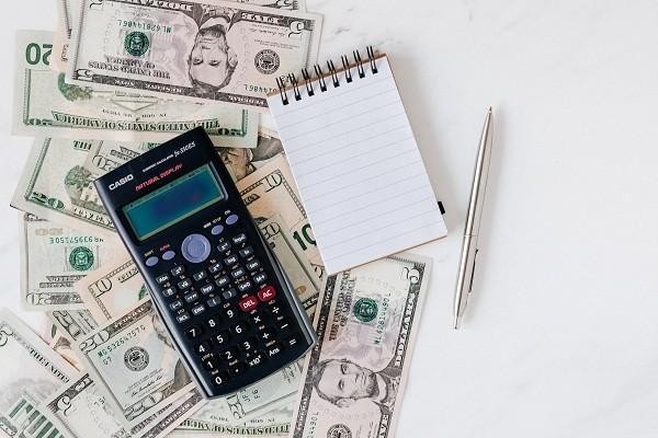 建行信用卡逾期能協(xié)商減免嗎，怎么協(xié)商延期還款