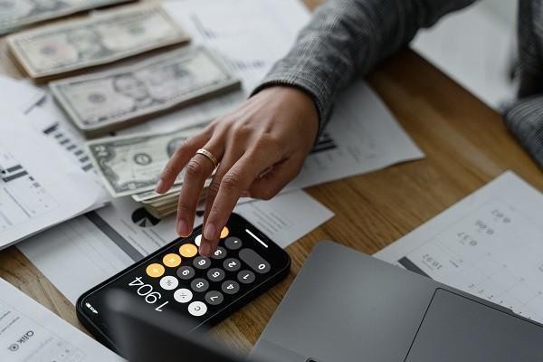 招商銀行信用卡逾期了會(huì)上門(mén)要嗎，多久能起訴