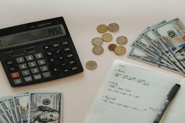 工商信用卡逾期10年如何協(xié)商本金還款，凍結(jié)工資卡怎么辦