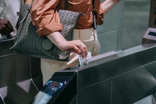 中信信用卡逾期上門了怎么應對，違法嗎