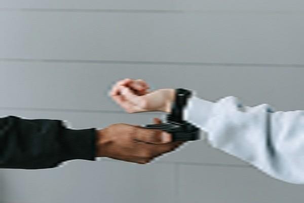 中信信用卡逾期三個月被起訴了會怎么樣，怎么辦