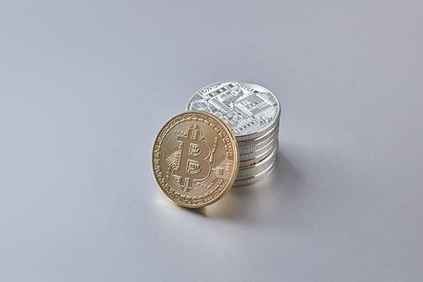 我招商信用卡逾期三個(gè)月了會(huì)怎么樣，還能用嗎
