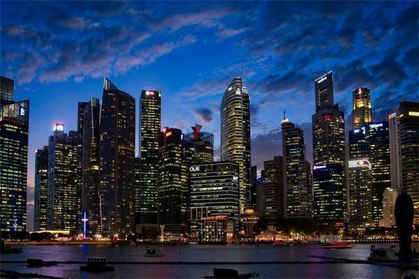 在香港如何買aia保險，買aia保險多少錢