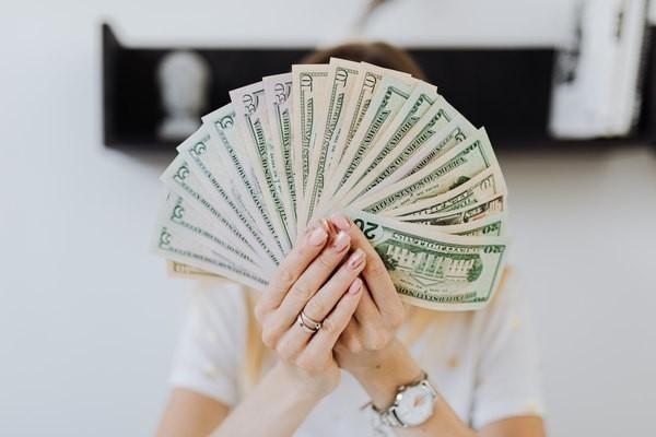 抖音放心借催收階段算利息嗎，暴力催收如何舉報呢