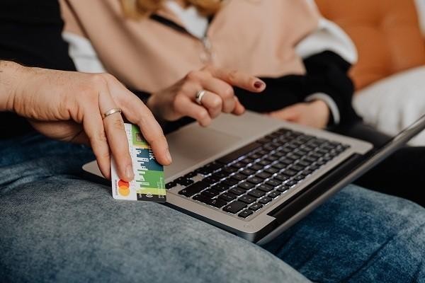 招商銀行信用卡上門服務(wù)是真的還是假的，開卡有什么條件