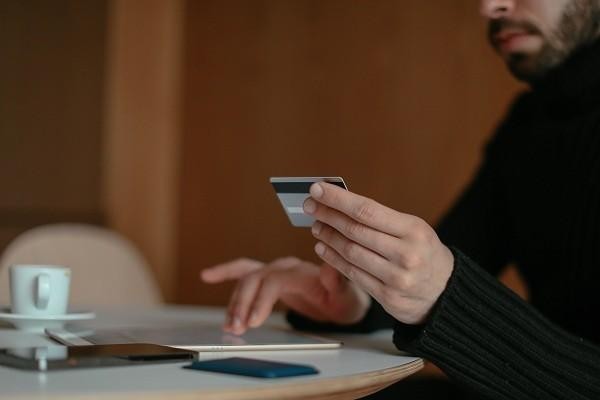 農(nóng)行信用卡逾期一次會有什么后果，記錄保留多久