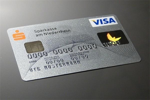 交通銀行信用卡欠款怎么算，欠交通銀行信用卡多少錢就算惡意透支