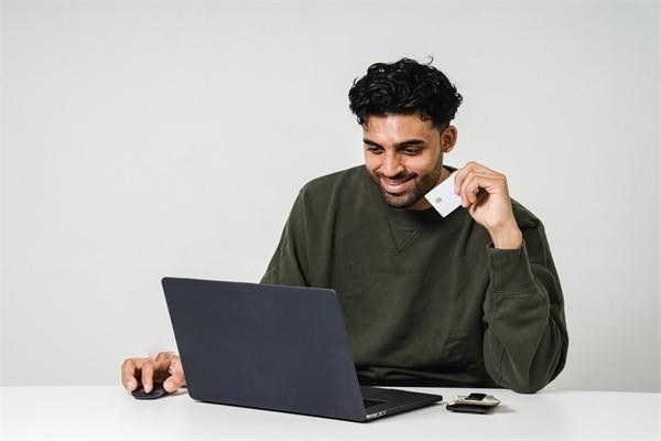 農(nóng)行信用卡逾期5天利息多少，還款影響之后借款嗎