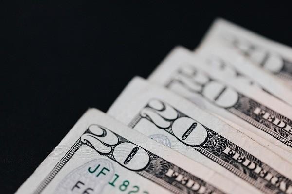 建行信用卡逾期12期未還會要求還全款嗎，怎么辦