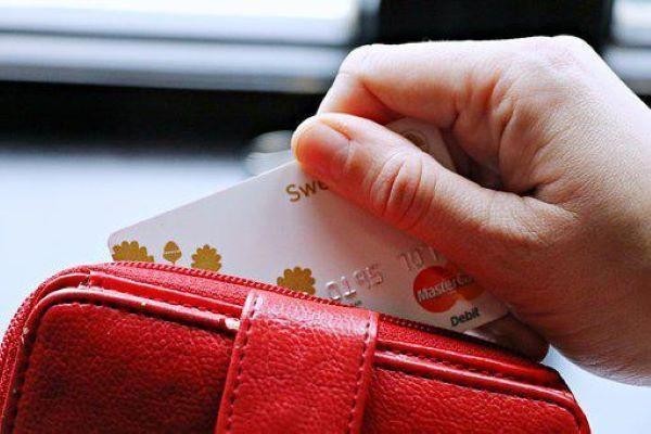如何分辨交通銀行信用卡逾期上門(mén)的真假呢，應(yīng)對(duì)交通銀行信用卡逾期上門(mén)呢