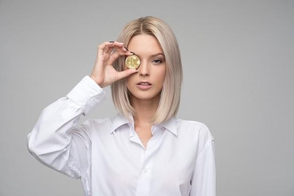 老人家如何申請信用卡賬戶？賬戶狀態(tài)異常怎么回事？