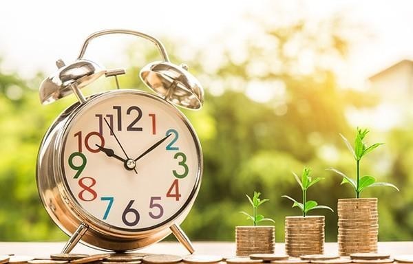 信用卡逾期多久才會上征信呢？多久會給家里打電話催收？