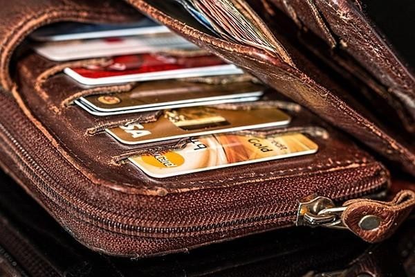 怎么才能成為浦發(fā)銀行金卡？和普通卡有什么區(qū)別？