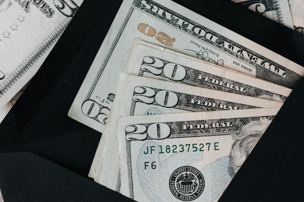 健康險(xiǎn)退?，F(xiàn)金價(jià)值怎么算？退保能退嗎？