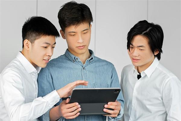 發(fā)現(xiàn)保險(xiǎn)買錯(cuò)了，不想損失太多，怎么全額退保